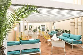 The Deck Hotel by HappyCulture