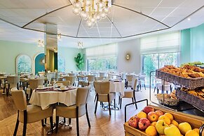 Hotel Charlemagne By HappyCulture