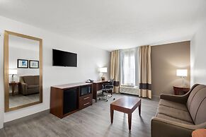 Comfort Inn & Suites Cincinnati Eastgate