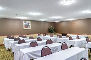 Comfort Inn & Suites Cincinnati Eastgate