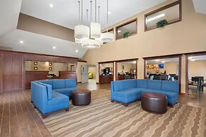 Comfort Inn & Suites Cincinnati Eastgate