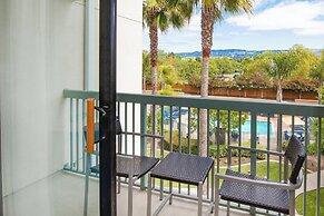 Courtyard by Marriott Oakland Airport