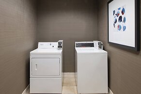 Courtyard by Marriott Oakland Airport