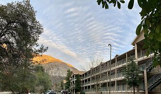 Yosemite View Lodge