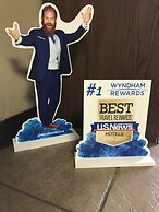 Super 8 by Wyndham Redfield