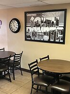 Super 8 by Wyndham Redfield