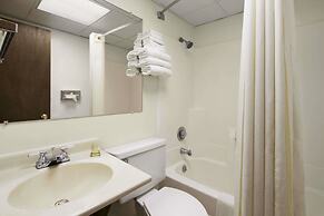 Super 8 by Wyndham Redfield