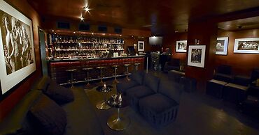 Sunset Marquis
