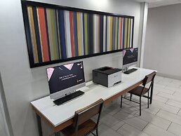 Holiday Inn Express Hotel & Suites by IHG