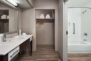 Hampton Inn Boston - Logan Airport