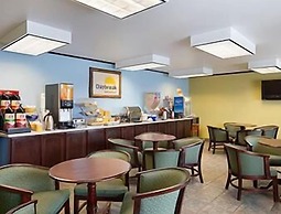Days Inn & Suites by Wyndham Spokane Airport Airway Heights