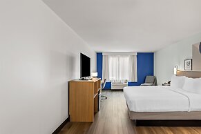 Spark by Hilton Oak Forest