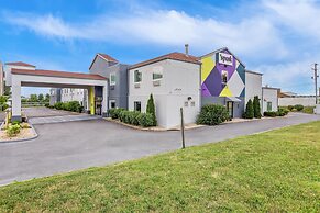 Spark by Hilton Oak Forest