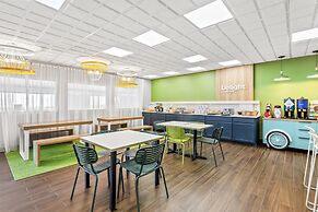 Spark by Hilton Oak Forest