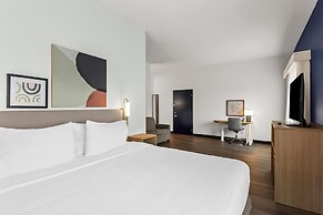 Spark by Hilton Oak Forest