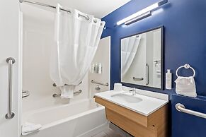 Spark by Hilton Oak Forest