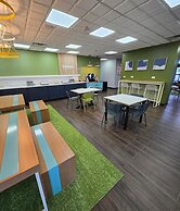 Spark by Hilton Oak Forest