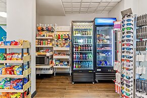 Spark by Hilton Oak Forest