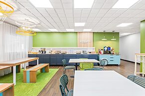 Spark by Hilton Oak Forest