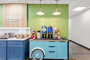 Spark by Hilton Oak Forest