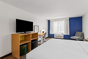 Spark by Hilton Oak Forest