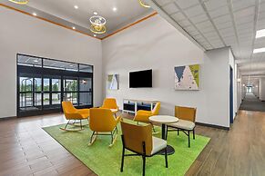 Spark by Hilton Oak Forest