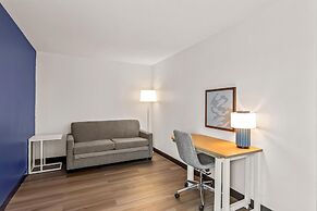 Spark by Hilton Oak Forest