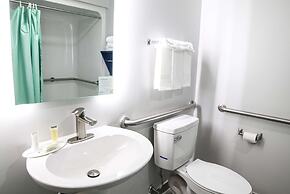 Microtel Inn & Suites by Wyndham Charlotte/Northlake