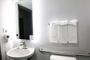 Microtel Inn & Suites by Wyndham Charlotte/Northlake