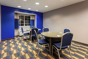 Microtel Inn & Suites by Wyndham Bethel/Danbury