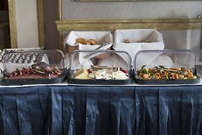 Gem Strathmore Hotel