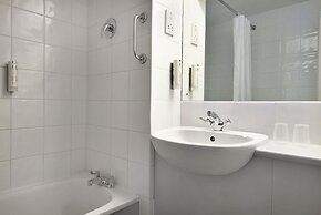 Days Inn by Wyndham Membury M4