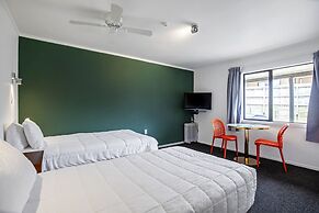 Oakwood Manor Motor Lodge