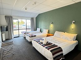 Oakwood Manor Motor Lodge