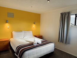 Oakwood Manor Motor Lodge