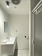 Oakwood Manor Motor Lodge