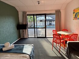 Oakwood Manor Motor Lodge