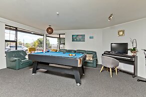 Oakwood Manor Motor Lodge