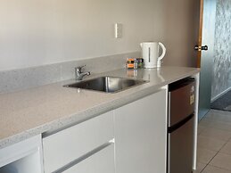 Oakwood Manor Motor Lodge