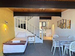 Oakwood Manor Motor Lodge