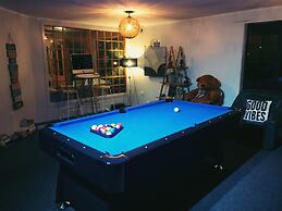 Oakwood Manor Motor Lodge