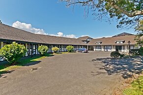 Oakwood Manor Motor Lodge