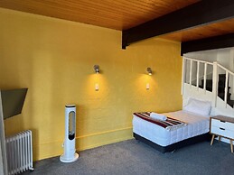 Oakwood Manor Motor Lodge