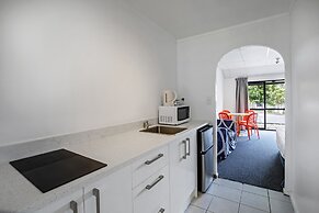 Oakwood Manor Motor Lodge