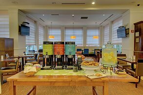 Hilton Garden Inn Norwalk