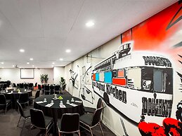 ibis Melbourne Hotel and Apartments