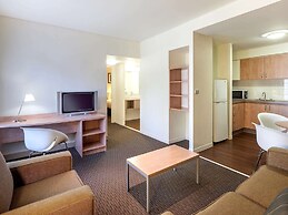 ibis Melbourne Hotel and Apartments