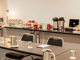 ibis Melbourne Hotel and Apartments