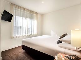 ibis Melbourne Hotel and Apartments