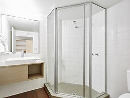 ibis Melbourne Hotel and Apartments